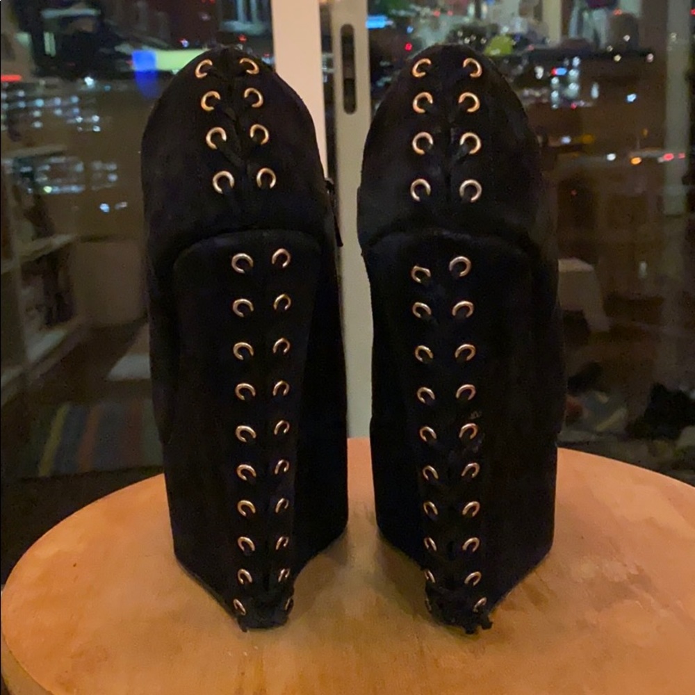 V Cool Pointy Black Wedge✨
